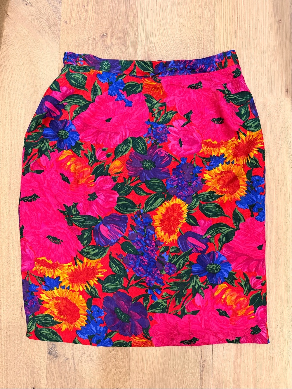 Vintage 100% Silk Floral Pencil Skirt Size 14 Bright Colorful Garden Print